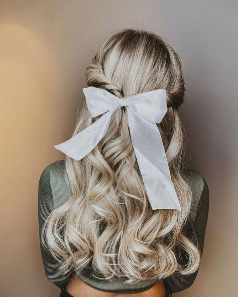 Wedding Hair With Bow Veil, Bride Hair With Bow, White Hair Bow Bride, Wedding Hair With A Bow, Wedding Hairstyles With Bow, Wedding Hair With Bow, Cute Hairstyles With A Bow, Hair With Bows Hairstyles, Blonde Wedding Hairstyles