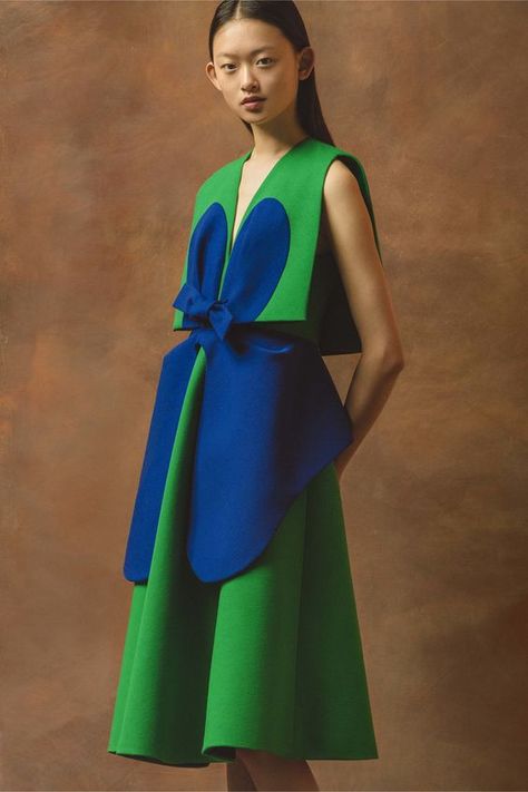 Delpozo Resort 17 Resort 2017 Fashion, Mode Inspiration, Fashion 2017, Green And Blue, Fashion Details, Look Fashion, Runway Fashion, Kids Party, High Fashion