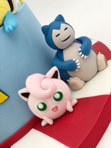 Fondant Pokemon Characters, Tort Pokemon, Pastel Pokemon, Clay Pokemon, Cake Figures, Pokemon Birthday Cake, Pokémon Birthday, Pikachu Cake, Pokemon Cake