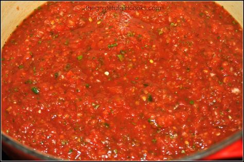 The Pioneer Woman's Salsa (and how to can it!) / The Grateful Girl Cooks! Pioneer Woman Salsa Recipe, Salsa To Can, Pioneer Woman Salsa, Mexican Easter, Chipotle Corn Salsa, Chipotle Corn, Canned Salsa Recipes, Salsa Canning Recipes, Homemade Pasta Sauce