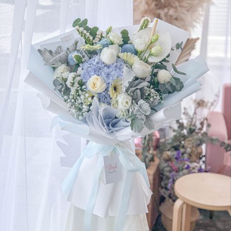 Huge Bouquet Of Flowers, Bouquet With Hydrangea, Blush Hydrangea, Huge Bouquet, Bouquet Recipe, Blush Bouquet, Hydrangea Bouquet, Online Florist, Blue Bouquet