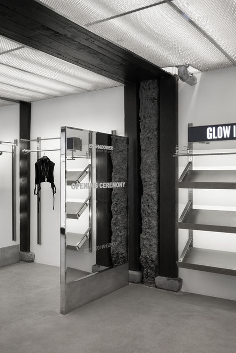 ENSHADOER Store / say architects | ArchDaily Clothing Store Design, Showroom Interior Design, Retail Store Design, Retail Design Blog, Store Design Interior, Retail Interior, Store Interior, Pop Up Store, Cafe Interior