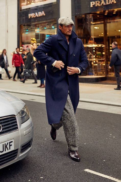 David Gandy Style, Strong Outfit, Winter Outfits For Men, Velvet Dinner Jacket, Supermodel Style, Gq Mens Style, London Fashion Week Mens, Best Winter Coats, Formal Fashion