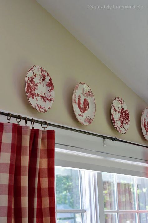 Styling Plates On Wall, How To Display Decorative Plates, Hanging Plates On The Wall Ideas, White Cottage Kitchens, Cozy Little House, Charm Party, Rooster Plates, Cottage Style Kitchen, My Weakness