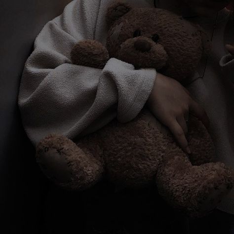 Lizzie Hearts, Teddy Bear Pictures, A Teddy Bear, Classic Monsters, Cute Stuffed Animals, Homescreen Wallpaper, Brown Aesthetic, Black Aesthetic, Ever After