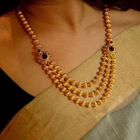 Indian Gold Necklace Designs, Neck Pieces Jewelry, Gold Jewelry Outfits, Fancy Jewelry Necklace, Beautiful Gold Necklaces, Gold Mangalsutra Designs, Pearl Necklace Designs, Gold Necklace Indian Bridal Jewelry, Gold Bridal Jewellery Sets