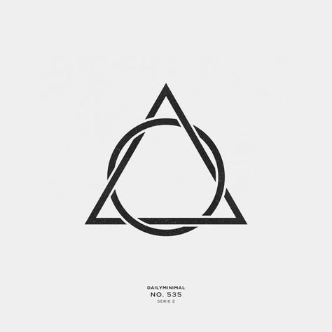 Triangle Tattoo Design, Daily Minimal, Geometric Art Tattoo, Tattoo Logo, Tato Henna, Geometric Logo Design, Circle Tattoo, Armband Tattoo Design, Triangle Tattoos