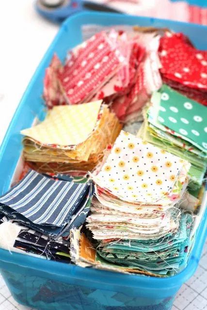 Ideas for sorting, storing and using 2 1/2" fabric scraps. Fabric Organization, Crumb Quilt, Quilt Tips, Scrap Fabric Projects, Scrappy Quilt Patterns, The Quilt Show, Stash Buster, String Quilts, Scrap Quilt Patterns