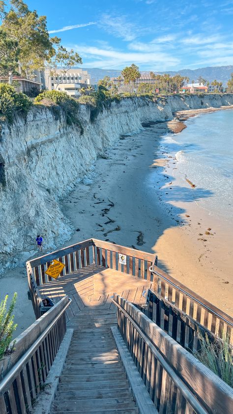 Uc Santa Barbara Campus, Ucsb College Aesthetic, Ucsb Aesthetic, Ucsb College, University Of Santa Barbara, San Diego Aesthetic, Beach College, Sunshine Nature, Aesthetic California