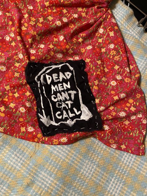 Diy Punk Jacket Ideas, Jean Patches Ideas Punk, Diy Patch Jacket Ideas, Art Punk Aesthetic, Patch Pants Punk Ideas, Patches For Pants, Diy Punk Jeans, Feminist Patches Punk, How To Make Patches Punk