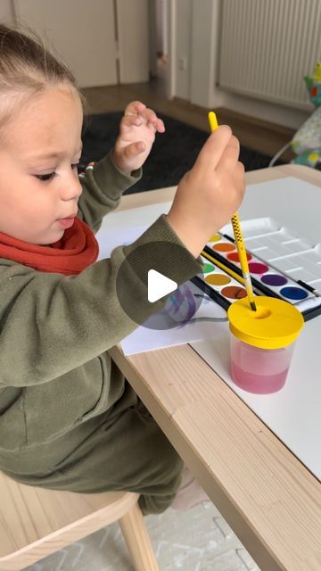 George & Deborah & Nelio on Instagram: "TODDLER HACK: spill-free watercoloring 👶🏼🎨" Toddler Painting Ideas, Spill Art, Painting For Toddlers, Art For Toddlers, Toddler Hacks, Toddler Art Projects, Preschool Arts And Crafts, Kid Hacks, Crafts For Seniors