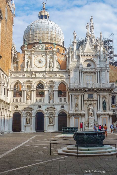 Palazzo Ducale -SandraZ Venice Pictures, Doge Of Venice, Palazzo Ducale, Neoclassical Architecture, European Architecture, Amazing Buildings, Commercial Architecture, Rome Travel, Tuscany Italy