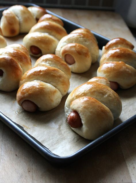 Sausage Bun, Kong Recipes, Pretzel Dogs, Japanese Dessert Recipes, Bread Dumplings, Sausage Bread, Cooking Bread, Bakery Display, Chinese Dessert