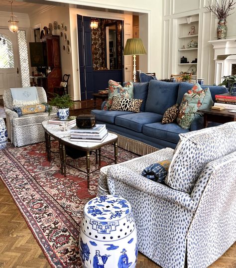 Beyond the Curb with Jena Salmon – The Potted Boxwood Potted Boxwood, British Colonial Decor, Chinoiserie Decorating, Blue White Decor, Country Living Room, Sofa Colors, Blue Living Room, Traditional Living Room, Decor Essentials