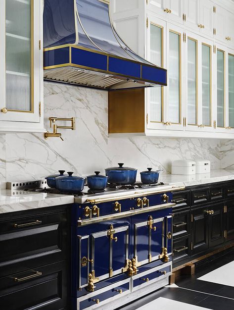 Officine Gullo, New York Homes, Kitchen Stove, Luxury Kitchen Design, Luxury Kitchens, Luxury Kitchen, Küchen Design, Beautiful Kitchens, Kitchen Style