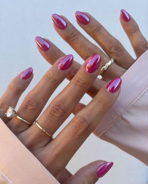 Pink chrome nails. Pink Chrome Nails, Smink Inspiration, Summery Nails, Nagel Inspo, Pink Nail, Cat Kuku, Oval Nails, Gel Nail Designs, Fire Nails