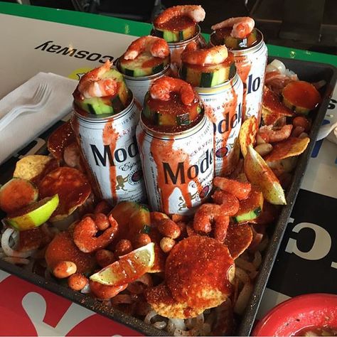 Beer, camarones, tostitos, cacahuates, pepino, limon, chile tajin & chamoy. Let the weekend begin!! Michelada Recipe, Brazil Food, Let The Weekend Begin, Mexican Treats, Mexican Snacks, Mexican Drinks, Michelada, Drinks Alcohol Recipes, Alcohol Recipes