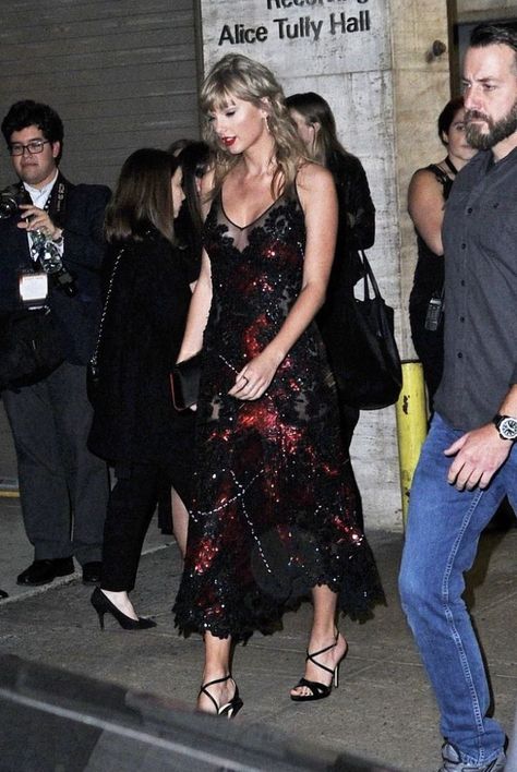 Taylor Swift Reputation Era, Taylor Swift Dress, Taylor Swift Legs, Reputation Era, Taylor Swift Reputation, Taylor Outfits, Taylor Swift Party, Famous Dress, Swift Photo