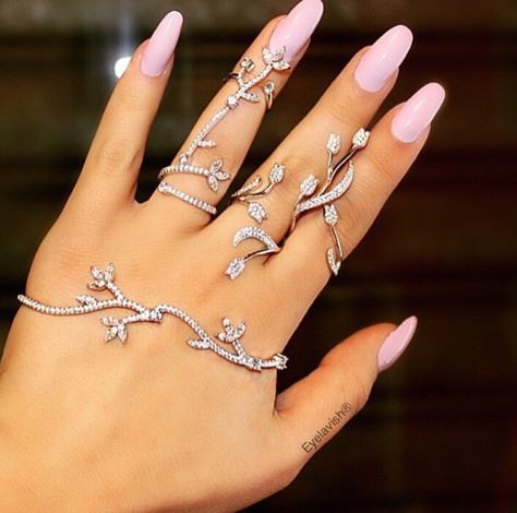 Stunning! Palm Bracelet, Palm Cuff, Elegant Wedding Jewelry, Shine Jewelry, Hand Bracelet, Jewelry Fashion Trends, Kandy, Hand Jewelry, Fantasy Jewelry