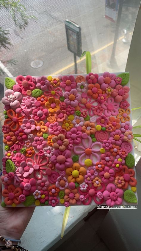 clay flowers glued on a canvas to make art Studio Art Ideas, Clay Canvas Art Diy, Clay Flower Painting, Canvas Clay Painting, Clay On Canvas Ideas, Art 2 Projects High School, Painting Ideas Objects, Clay And Canvas Art, Wool Art On Canvas