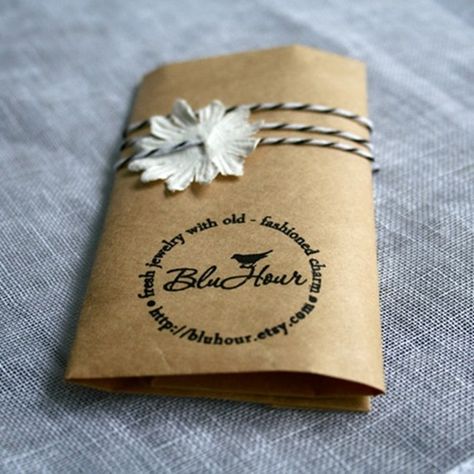 16 Packaging Ideas for Etsy Sellers - EverythingEtsy.com Jewerly Packaging Ideas, Etsy Packaging, Small Business Design, Jewelry By Brand, Packaging Ideas Business, Handmade Packaging, Kraft Bag, Craft Packaging, Jewerly Making