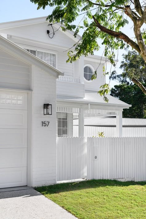 Hamptons House Facade, Contemporary Hamptons Style, Hamptons Style Exterior, Hampton Exterior, Hamptons Exterior, Contemporary Hamptons, Hamptons Architecture, Hamptons Facade, Hamptons Style House