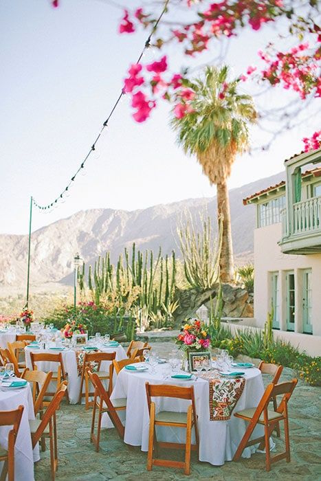 Palm Springs Wedding Venues, Expensive Wedding Gifts, Palm Springs Aesthetic, Palm Springs Architecture, Wedding Themes Spring, Hotel Wedding Venues, Luxury Wedding Decor, Spring Outdoor, Wedding Expenses