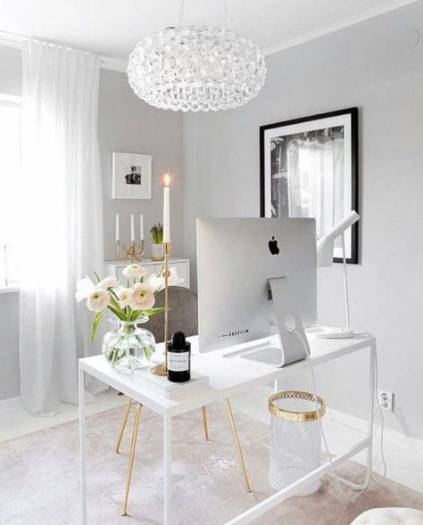 Office Organization Tips, Interior Kantor, Modern Office Decor, Home Office Inspiration, White Desk, Hus Inspiration, The Desk, Chic Office, Home Office Space