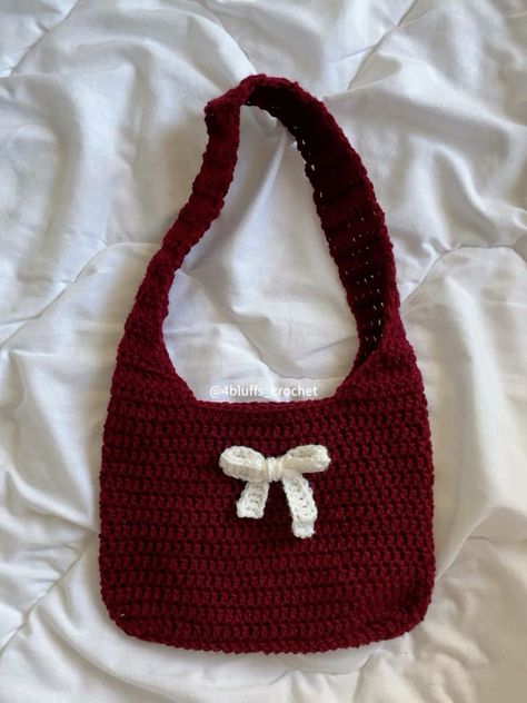 Crochet Mignon, Confection Au Crochet, Tas Fashion, Crochet Business, Bow Bag, Crochet Clothing And Accessories, Crochet Design Pattern, Pola Sulam, Crochet Clutch