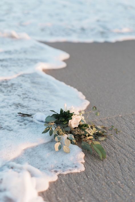 Gallery - Elegant and Rustic Beachy Boho Wedding Ideas Inspired By The Sea Beachy Boho Wedding, Second Wedding Ideas, Pre Wedding Praia, Beach Wedding Pics, Wedding Ideas Elegant, Boho Wedding Ideas, Sunset Beach Weddings, Romantic Beach Wedding, Beachy Wedding