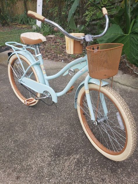 Beach Cruiser Aesthetic, Cute Bike Aesthetic, Beach Cruiser Bikes Aesthetic, Vintage Bycicles, Beach Bike Aesthetic, White Beach Cruiser, Cute Bikes, Beach Cruiser Bikes Women, Aesthetic Bikes