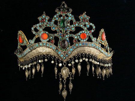 Uzbekistan Jewelry: Diadem  Well son, all woman want to be Queen. ; ) Crown Hat, Royal Jewels, Bridal Crown, Crown Jewels, Central Asia, Tiaras And Crowns, Ethnic Jewelry, Headdress, Festival Bra