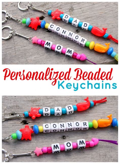 Personalized Beaded Keychains - 15 Minute Craft Easy Camp Crafts, Make Kylie Jenner, Diy Keychain Ideas, Beaded Key Chains, Easy Camp, Pony Bead Crafts, Keychain Ideas, Camp Crafts, Keychain Craft