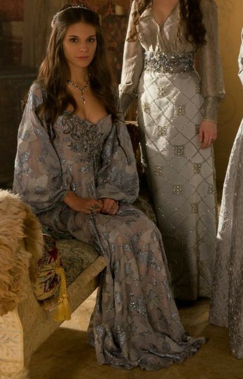 Kenna Reign, Reign Outfits, Lady Kenna, Caitlin Stasey, Reign Tv Show, Marie Stuart, Reign Fashion, Reign Dresses, Mary Stuart