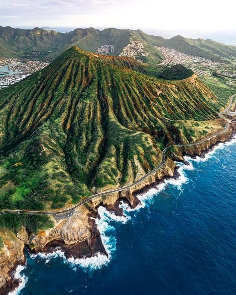 World Landforms on Instagram: “Stunning volcanic landscapes from Hawaii Islands 🌋🌧️ High rainfall due to the trade wind effect impacts on the severity of erosion on many…” Hawaii Volcanoes National Park, Hawaii Volcano, Volcano National Park, Waikiki Beach, Destination Voyage, Hawaii Island, Scenic Routes, Oahu Hawaii, Hawaiian Islands