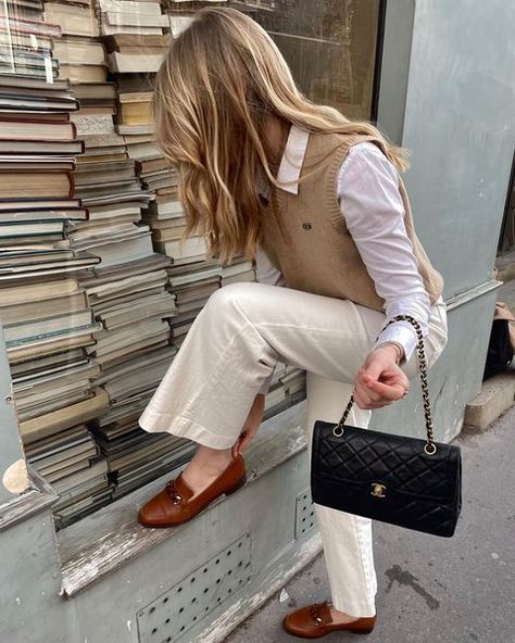 𝓢𝓸𝓵𝒆̀𝓷𝒆 ♥ (@solene.gisele) • Instagram photos and videos Fall Preppy Outfits, Ballet Flats Outfit, Blondie Girl, Preppy Fall Outfits, Champs Élysées, Casual Chic Summer, Look Office, Stylish Fall Outfits, Flats Outfit