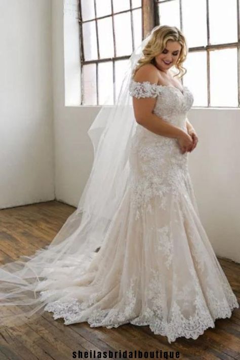 Look at this gorgeous fit and flare wedding dress - what a beautiful and elegant dress! We specialize in plus size bride wedding gowns. Plus Size Wedding Dresses With Sleeves, Curvy Wedding Dress, Curvy Wedding, Flare Wedding Dress, Plus Wedding Dresses, Plus Size Brides, Plus Size Wedding Gowns, Boda Mexicana, Aline Wedding Dress