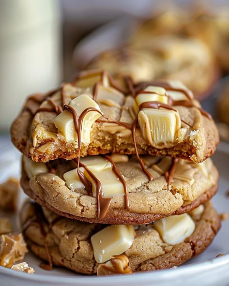 White Chocolate Caramel Drizzle Cookies Recipe - optimal recipes Croissant Cookie Recipe, White Chocolate Caramel, Chocolate Caramel Cookies, Gooey Caramel, Caramel Drizzle, Cream Cheese Muffins, Caramel Cookies, Chocolate Chunk, Classic Cookies