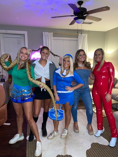 90s Brittany Spears, Hoco Celebrity Day Ideas, Britney Spears Flight Attendant Costume, Brittney Spears Outfit Iconic, Britney Spears Costume Red Jumpsuit, Halloween Costumes Brittany Spears, Halloween Costumes 90s Movie Characters, Britney Spears Circus Costume, Brittney Spears Costume Ideas Snake