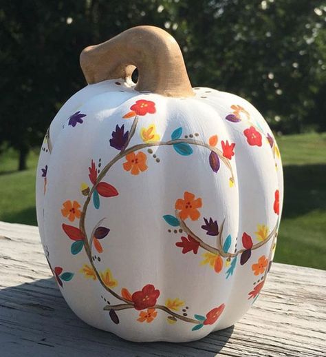 35+ Amazing Painted & Decorative Pumpkin Art Ideas for Halloween 2018 Painted Ceramic Pumpkins, Pumpkin Art Ideas, Pumpkin Decorating Party, Cute Painted Pumpkin Ideas, Pumpkin Pottery, Pumpkin Painting Party, Train Pumpkin, Ceramic Pumpkins, Creative Pumpkin Painting