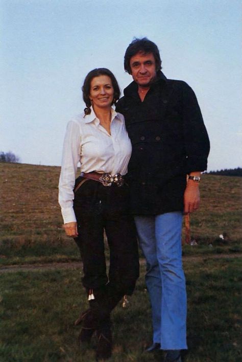 June And Johnny Cash, John Cash, Johnny Cash June Carter, Cotton Farm, June Carter, June Carter Cash, Johnny And June, Photos Of Celebrities, Music Country