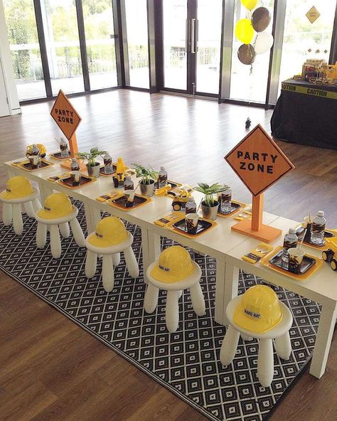 Construction Birthday Party Ideas, Digger Party, Digger Birthday, Dump Truck Birthday Party, 4de Verjaardag, Construction Theme Birthday Party, Dump Truck Birthday, 2nd Birthday Party For Boys, Construction Theme Party