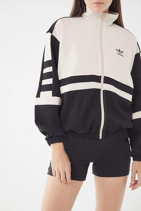 Sports Jacket Outfit, Adidas Outfit Women, Sports Jackets Women, Jacket Outfit Women, Adidas Original, Adidas Outfit, Sporty Outfits, Street Wear Urban, Kpop Fashion Outfits