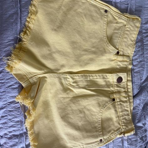 Super Comfortable Yellow Denim Shorts Yellow Denim Shorts, Wrangler Jean Shorts, Billabong Shorts, Yellow Denim, Billabong Women, Light Jeans, Frayed Denim, Denim Cutoff Shorts, Size 28 Jeans