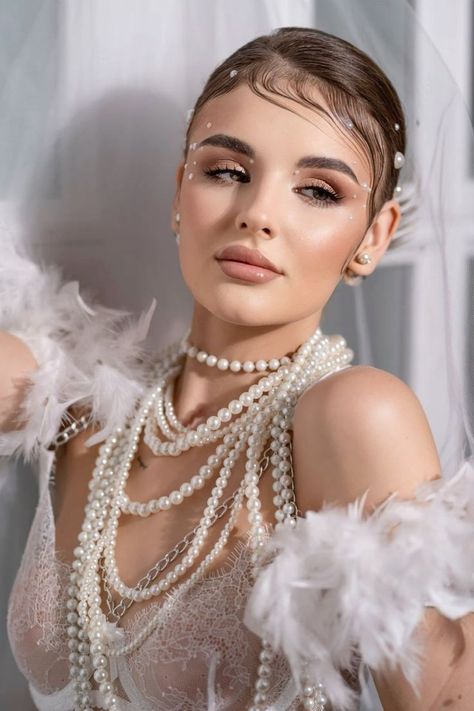 Greek Goddess Aesthetic, Pearl Outfit, Old Hollywood Aesthetic, Flapper Hair, Outdoor Decoration Ideas, Outdoor Christmas Decoration Ideas, Gatsby Costume, Goddess Aesthetic, Christmas Decoration Ideas