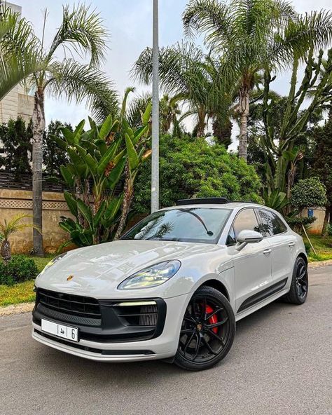 Porsche Suv, Porsche Macan Gts, Mom Car, Lux Cars, Porsche Macan, Car Goals, Getaway Car, Super Luxury Cars, Porsche Cars