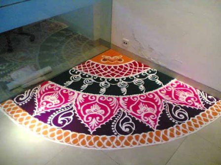 Best Corner Rangoli Designs Corner Rangoli Designs, Colourful Rangoli Designs, Artistic Rangoli, Sanskar Bharti Rangoli, Latest Rangoli Designs, Sanskar Bharti Rangoli Designs, Kolam Art, Rangoli Designs For Diwali, Colourful Rangoli