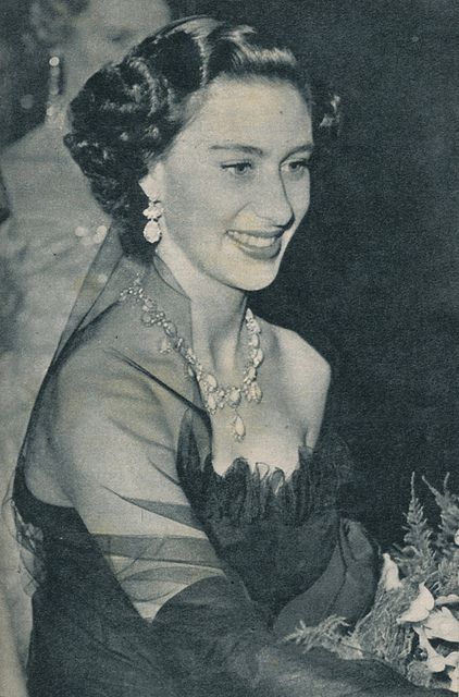 princess margaret | Princess Margaret | Flickr - Photo Sharing! Princess Margaret Young, Prinses Margaret, Sarah Chatto, Princesa Margaret, Royals Fashion, George Duke, Queen Elisabeth, Margaret Rose, Princesa Real