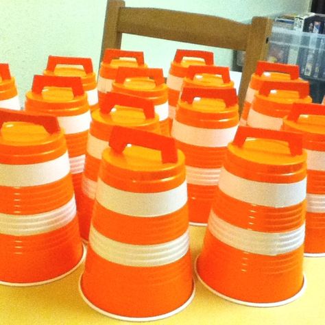 Construction barriers from orange cups, white electrical tape, and orange construction paper. Construction Baby Shower, Construction Theme Birthday Party, Dump Truck Birthday, Festa Hot Wheels, Orange Cups, Construction Theme Party, Truck Birthday Party, Construction Birthday Parties, Trucks Birthday Party