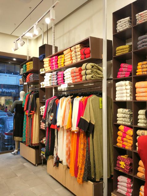 Saree Interior Design, Interior Design For Clothing Shop, Fashion Shops Interior, Kurti Shop Interior Design, Small Dress Shop Interior Design, Indian Boutique Interior Small, Fashion Designer Shop Interior, Dress Shop Design Boutique Interior, Indian Botique Interiors